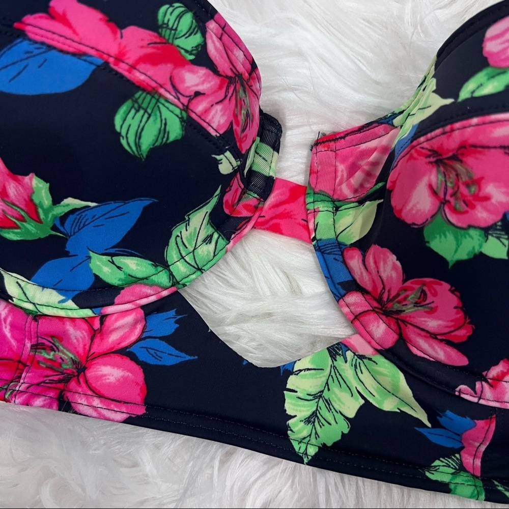 Hollister push up swim top - Picture 2 of 7